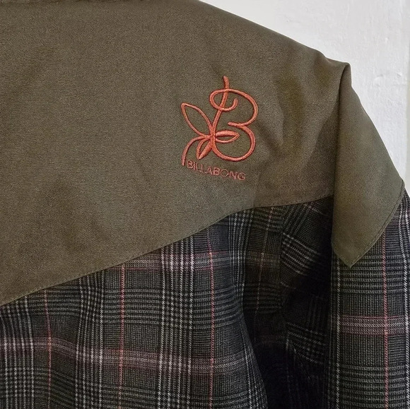 Billabong size Medium green and orange winter ski snow jacket with pockets. - Picture 7 of 9